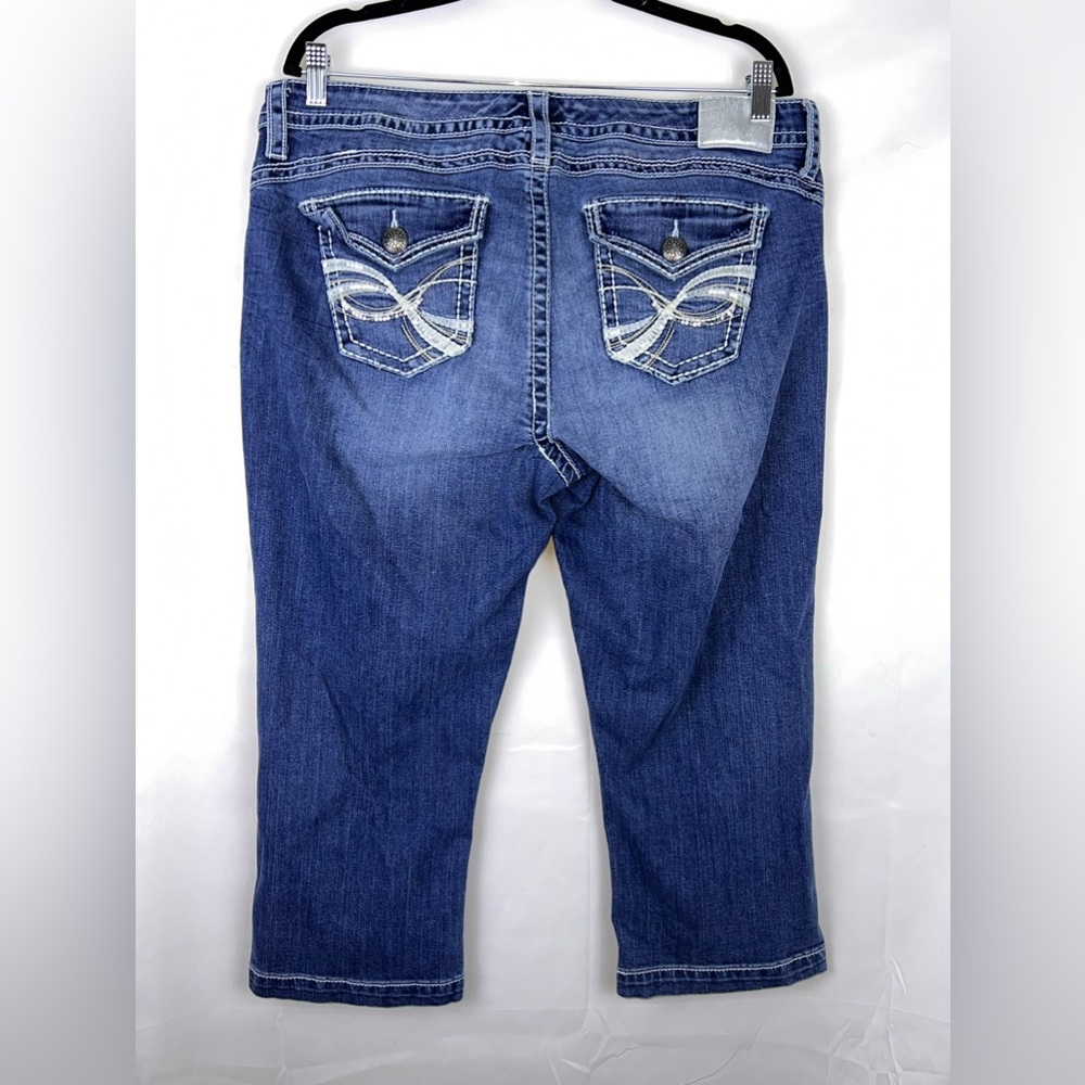 Maurices Dark Blue Denim Capri Jeans - Picture 2 of 7